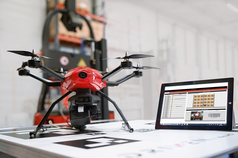 Компания Linde MH представила дрон Flybox для работе на складе