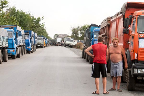 Ростов-на-Дону: многокилометровые пробки из зерновозов 
