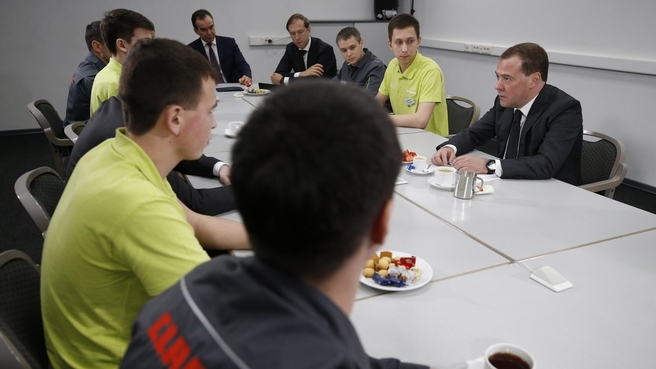 Дмитрий Медведев посетил машиностроительный завод ООО «КЛААС»