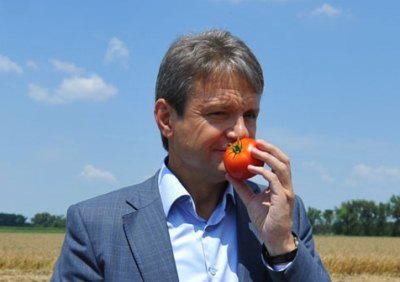 Александр Ткачев предлагает решить проблему овощехранилищ