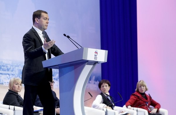 Медведев: РФ будет защищать АПК, если Украина заключит ассоциацию с ЕС