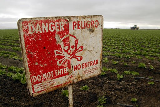Азербайджан контролирует продажу пестицидов