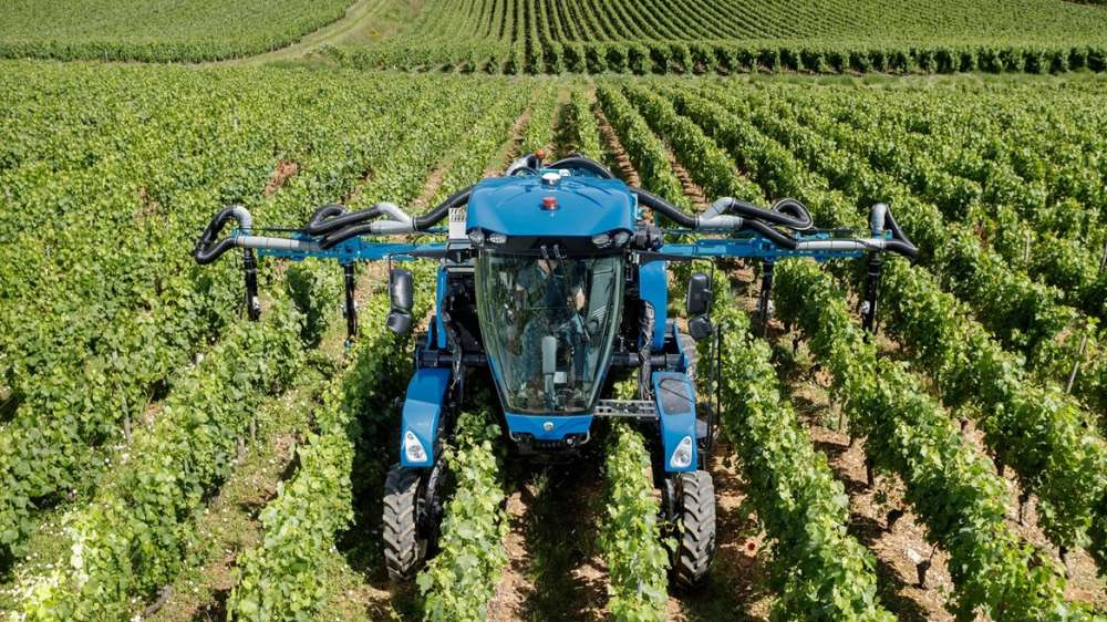 New Holland представит обновленную технику для виноградников