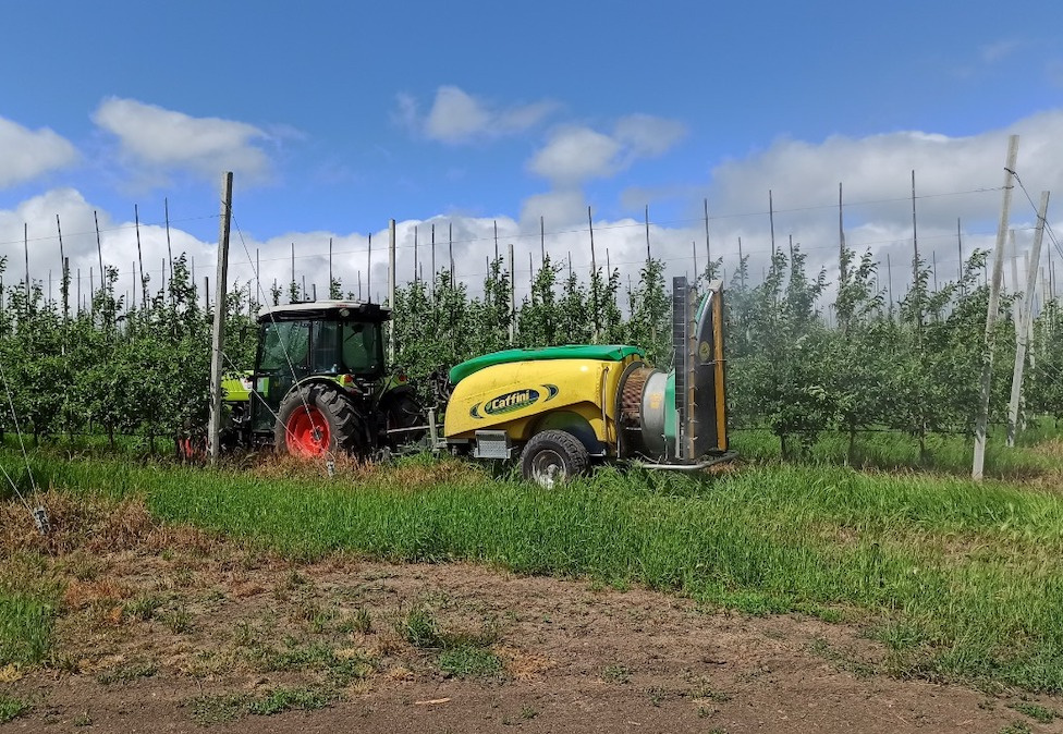 В садах и виноградниках Краснодарского края прошли первые показы трактора Claas Nexos
