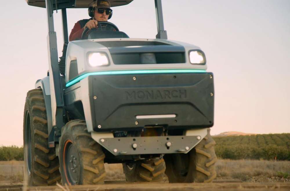 CNH Industrial инвестирует в Monarch Tractor